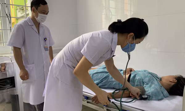 “Sáng về y đức, giỏi về y thuật”