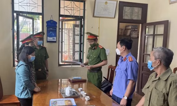 Kiểm soát viên tài chính bưu điện chiếm đoạt hàng tỷ đồng của khách