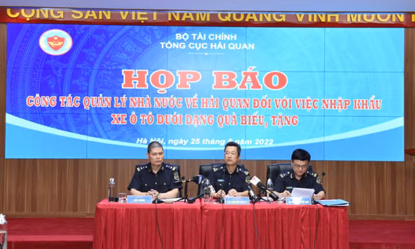 Tổng cục Hải quan thông tin về việc nhập khẩu xe ô-tô dưới dạng quà biếu, tặng