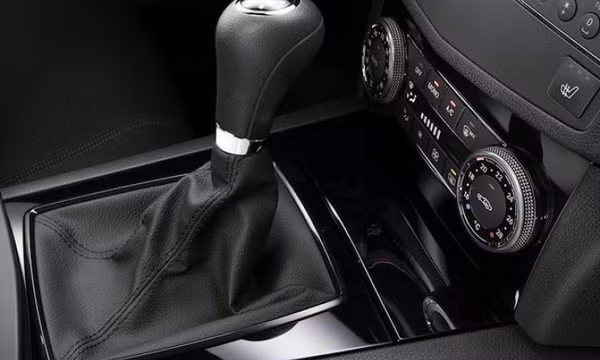Mercedes khai tử hộp số sàn trên xe hơi