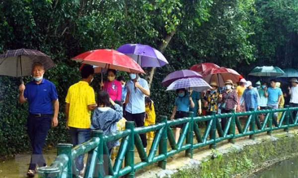 Đông Bắc Bộ có mưa rào và dông rải rác