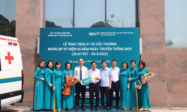 BIDV Quảng Ninh tặng xe cứu thương cho TTYT Ba Chẽ