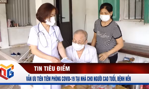 Vẫn ưu tiên tiêm phòng Covid-19 tại nhà cho người cao tuổi, bệnh nền