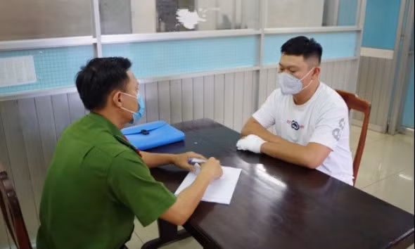 Đối tượng cộm cán Tín "heo" trong vụ đánh gục 3 người đi ôtô đang bị điều tra vụ án khác