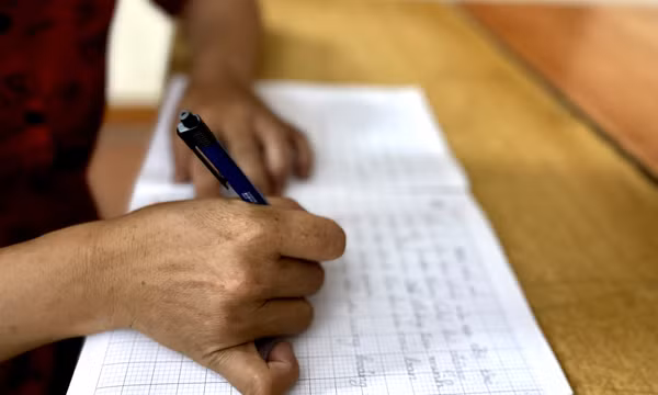 Tìm “con chữ” giữa trời đêm