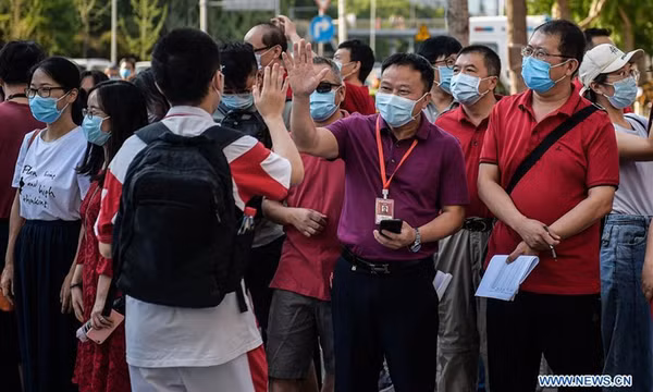 Thượng Hải hoãn thi trung học, đại học