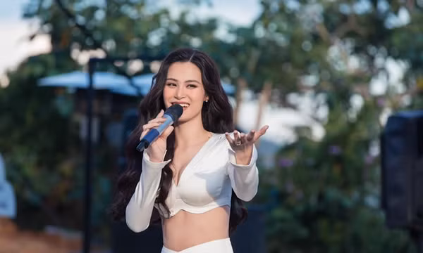 Hoa hậu Hoàn vũ Việt Nam bị tấn công vì Đông Nhi