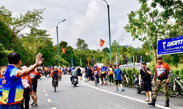 Trên 100 tay đua tham gia Giải đua xe đạp hưởng ứng SEA Games 31
