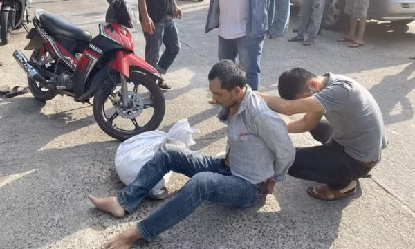 Heroin giấu trong mì tôm gửi theo kiện hàng xe khách