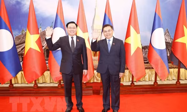 Chủ tịch Quốc hội kết thúc tốt đẹp chuyến thăm chính thức nước Lào