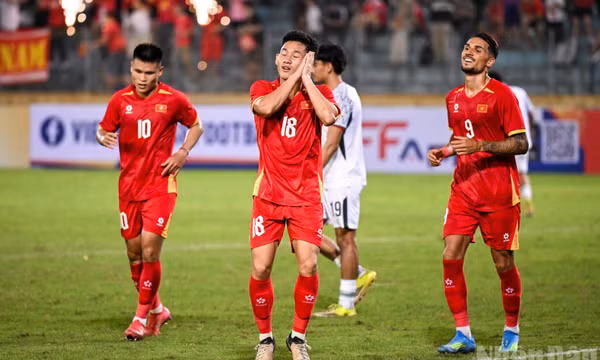 Video: Hai Long độc diễn ghi bàn vào lưới Bangladesh