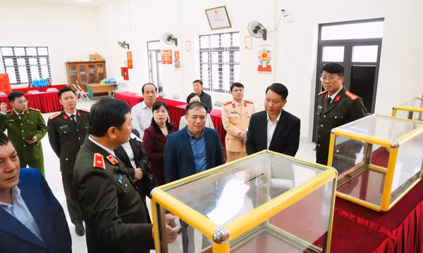 Giám đốc Công an tỉnh kiểm tra công tác chuẩn bị bầu cử tại phường Móng Cái 1 và xã Hải Ninh