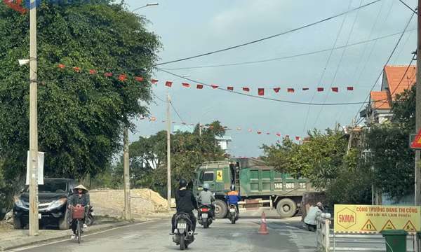 Xe chở vật liệu: Phải an toàn khi qua khu dân cư
