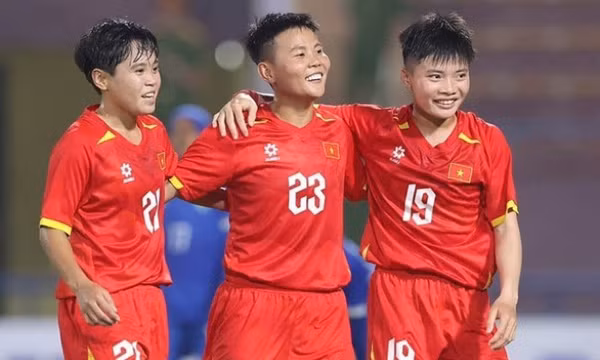 Tuyển nữ Việt Nam nhận thưởng nóng sau khi giành vé dự vòng chung kết Asian Cup
