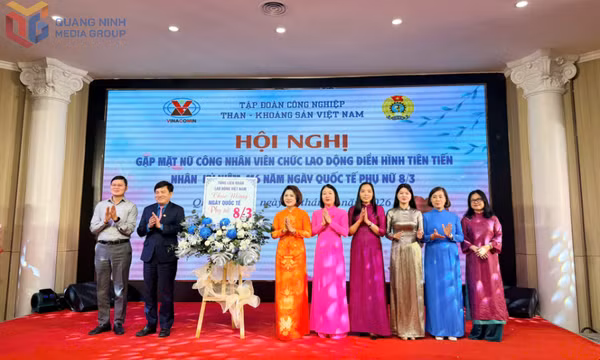 Công đoàn TKV gặp mặt nữ công nhân, viên chức, lao động điển hình tiên tiến