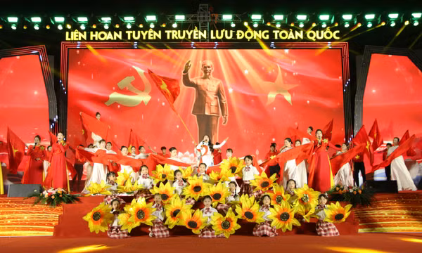 Khai mạc Liên hoan Tuyên truyền lưu động toàn quốc