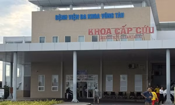 Ngộ độc khí clo, 18 người nhập viện điều trị ở TPHCM