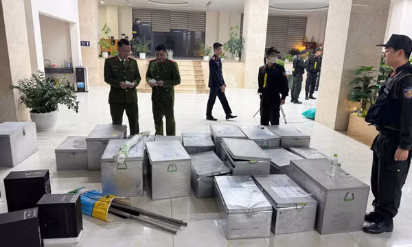 Khởi tố, bắt tạm giam đối tượng cầm đầu hoạt động “hút cát” trái phép trên biển Quảng Ninh