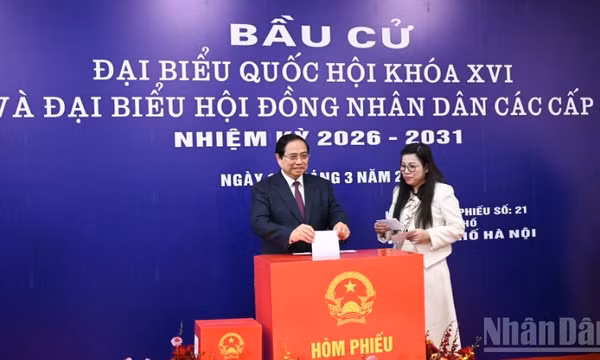 Thủ tướng Phạm Minh Chính bỏ phiếu, thực hiện quyền công dân