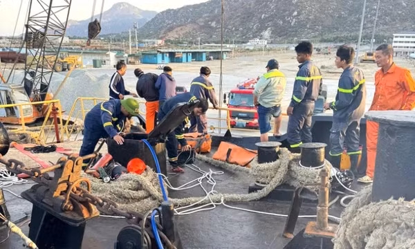 Ba người chết, hai người nguy kịch nghi do ngạt khí trong hầm tàu