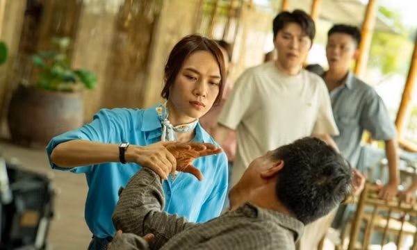 Phim của Mỹ Tâm tụt hạng sốc