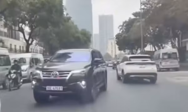 Tự ý lắp đèn ưu tiên trên ô tô, tài xế bị phạt 5 triệu đồng