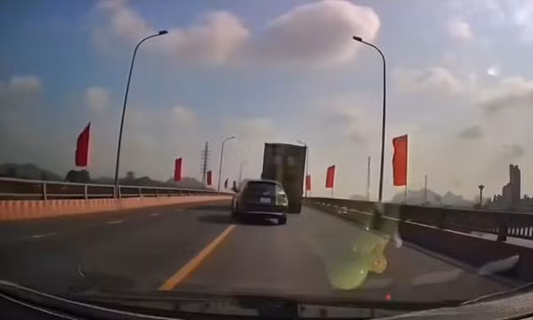 Xử phạt tài xế vượt ẩu ở Hải Phòng từ phản ánh qua app VNeTraffic