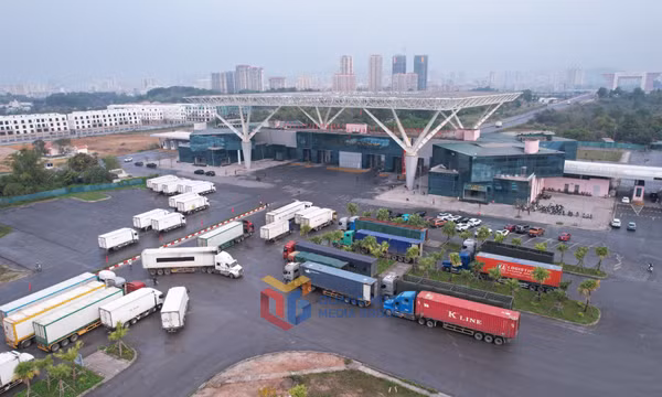 Thêm 3.600 tấn hàng hóa XNK qua cầu Bắc Luân II trong 2 ngày cuối tuần