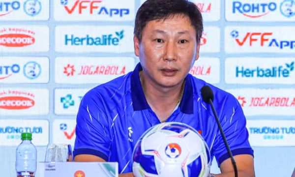 HLV Kim Sang-sik muốn tuyển Việt Nam thắng Malaysia 2-0