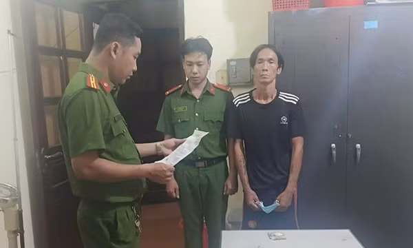 Cướp dây chuyền giữa tiệm làm móng, dùng kéo tấn công nạn nhân