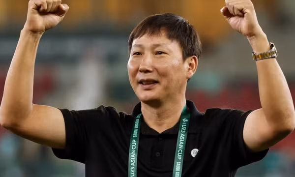 FIFA đăng thông điệp thú vị về ông Kim Sang Sik sau vụ Malaysia