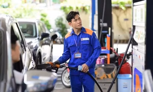 Đề xuất giảm 1.000 đồng/lít thuế môi trường với xăng dầu