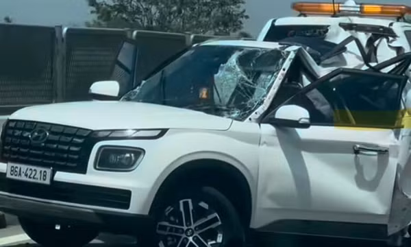 Ôtô tải tông xe con dừng trên cao tốc Cam Lâm – Vĩnh Hảo, 2 người tử vong
