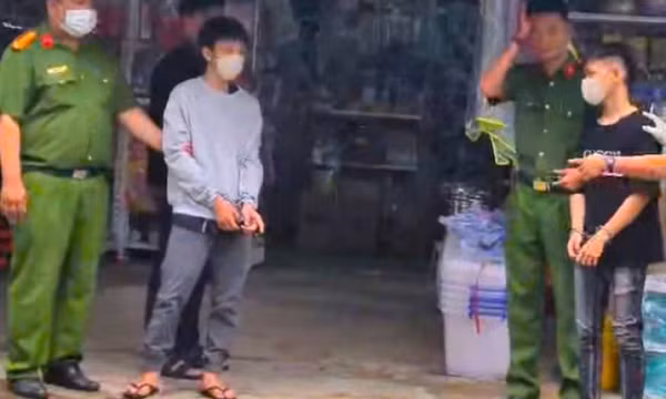 Bắt giữ 2 nghi phạm sát hại người đàn ông trên vỉa hè ở Nha Trang