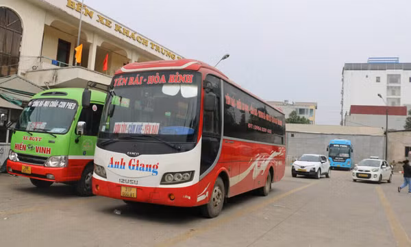 Giá cước vận tải hành khách có thể tăng khi giá xăng dầu leo thang