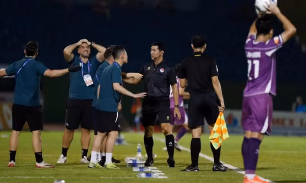 HLV Popov có chiến thắng ngọt ngào trong kỷ niệm trận thứ 100 ở V-League