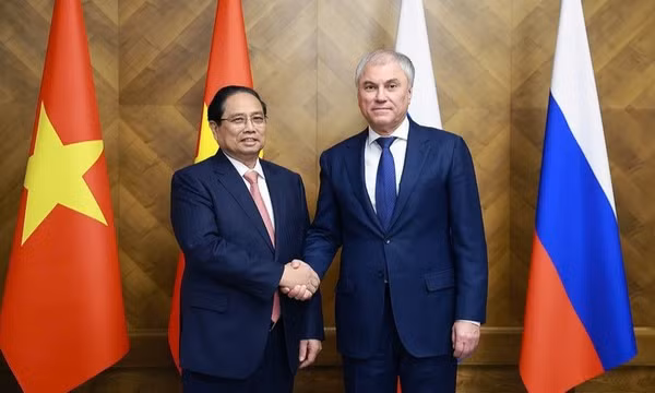 Thủ tướng Chính phủ Phạm Minh Chính gặp Chủ tịch Duma Quốc gia Nga Vyacheslav Volodin