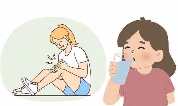 Đau khớp buổi sáng và bí quyết uống nước ấm của người Nhật