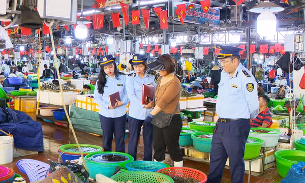 Nỗ lực bình ổn thị trường trong bối cảnh giá xăng dầu biến động
