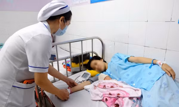 Sốc phản vệ sau khi ăn ốc, thai phụ 39 tuần phải mổ khẩn cấp để cứu con