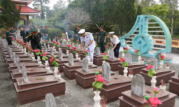 Đoàn đại biểu Hội CCB tỉnh thăm các địa chỉ đỏ tại Quảng Trị, Nghệ An
