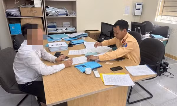 Xử phạt xe khách đi sai làn trên cao tốc Hà Nội - Hải Phòng