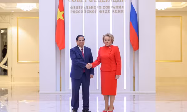 Thủ tướng Chính phủ Phạm Minh Chính gặp Chủ tịch Hội đồng Liên bang Nga