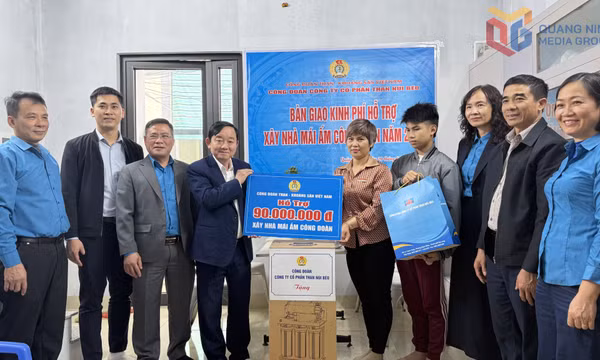 Điểm tựa lâu dài cho thợ mỏ khó khăn