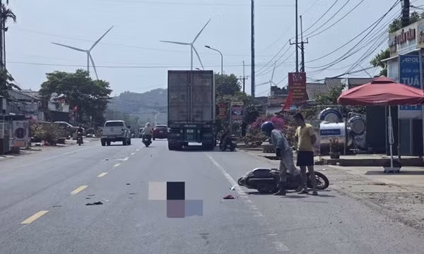 Tai nạn trên Quốc lộ 9, nữ tài xế mô tô tử vong