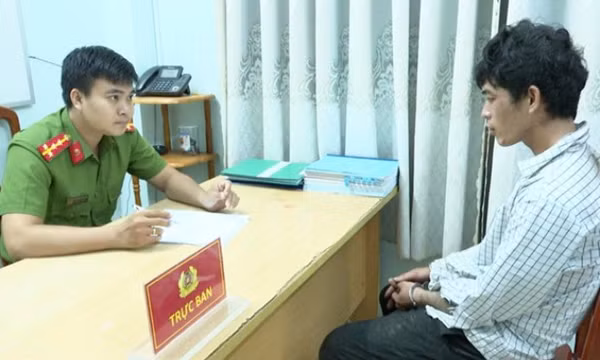 Đang đi tuần tra, Công an phát hiện và truy bắt đối tượng cướp giật điện thoại
