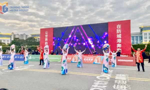 Đoàn Quảng Ninh biểu diễn tại Lễ khai mạc Giải Marathon quốc tế Trung Quốc - ASEAN năm 2025