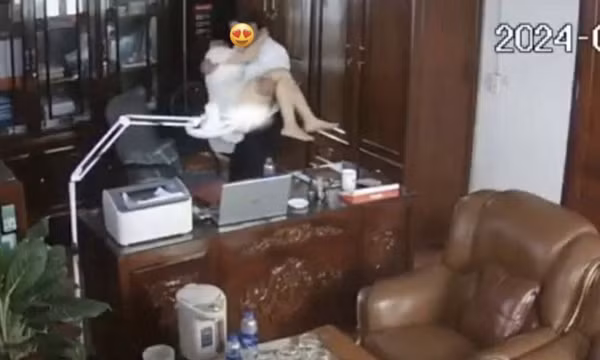 Clip người đàn ông 'thân mật' với phụ nữ trong phòng làm việc: Sở GD-ĐT Ninh Bình nói gì?