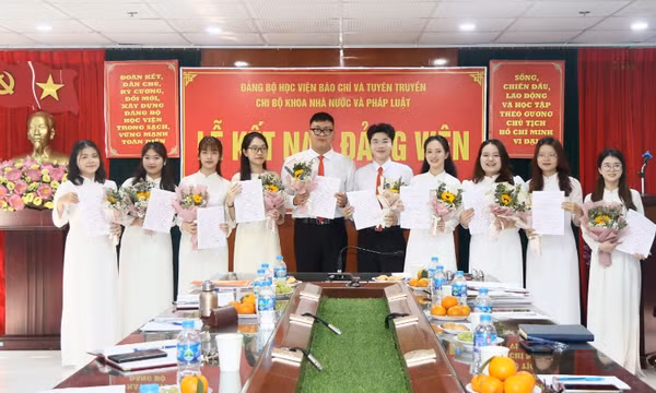 Chăm lo, bồi dưỡng lý tưởng cách mạng cho thế hệ trẻ