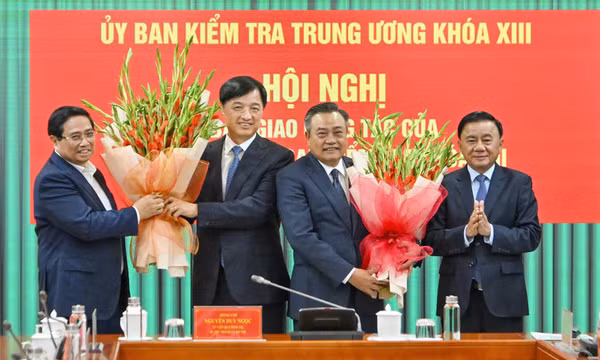 Hội nghị bàn giao công tác của Chủ nhiệm Ủy ban Kiểm tra Trung ương